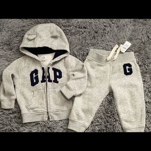 Heather grey 12-18 month baby GAP hooded sweatsuit with bear ears